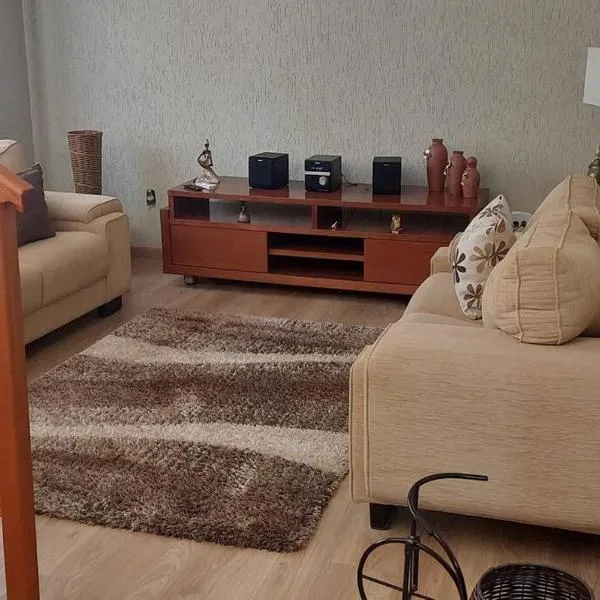 Casa completa com área de lazer próxima ao centro shopping e principais vias de acesso!!