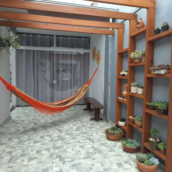 Kitnet com ar condicionado e banheiro externo